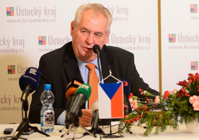 Президент Чехии предложил Совету ЕС обсудить отмену антироссийских санкций