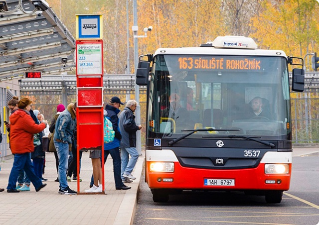 Все автобусные остановки в Праге хотят сделать по требованию