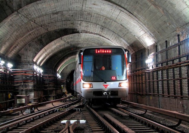 Собака частично парализовала работу пражского метро