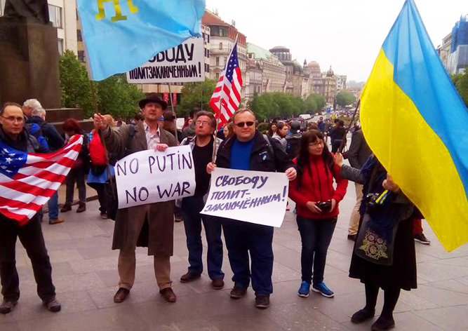 Протестующие в центре Праги не дождались «Ночных волков»
