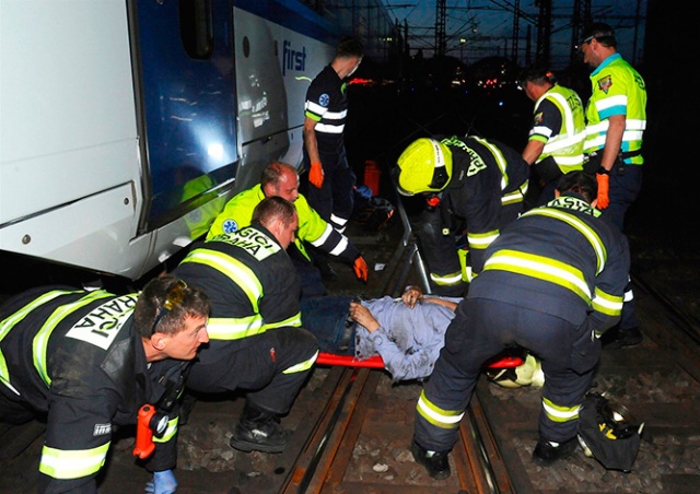 Мужчина попал под поезд на Главном вокзале Праги