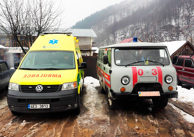 Пардубицкий край подарил закарпатскому селу машину скорой помощи