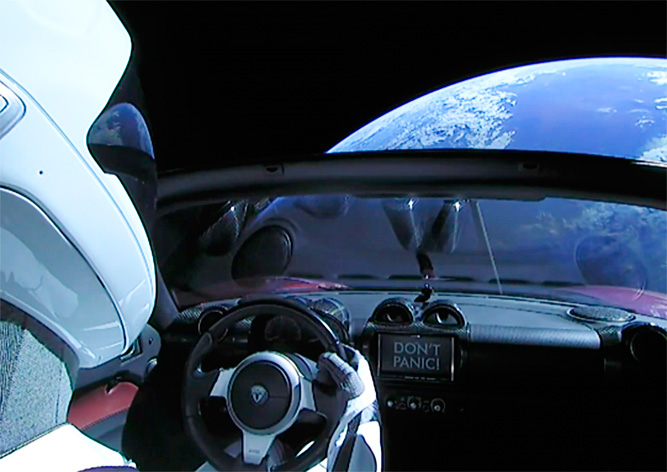 Ракета-носитель Falcon Heavy отправила в космос спорткар Маска
