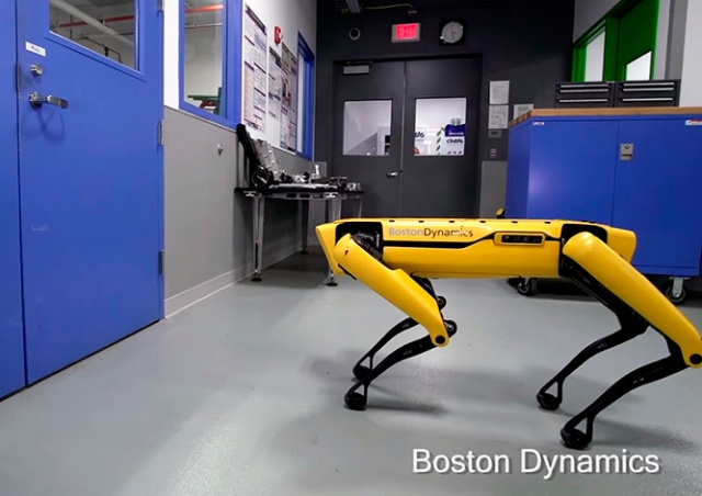 Boston Dynamics научила робота-собаку открывать двери