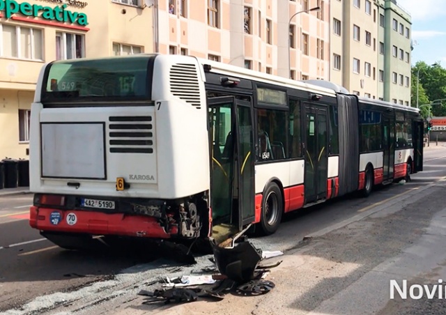 Два человека пострадали в ДТП с автобусом в Праге