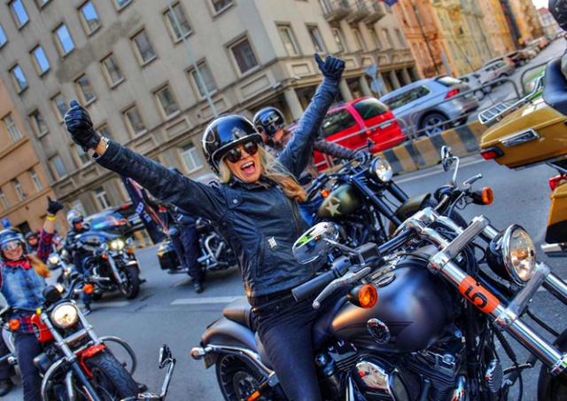На празднование юбилея Harley-Davidson в Прагу приехали 110 тыс. человек