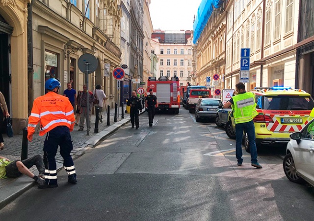 На стройке в центре Праги обрушилась часть здания: есть пострадавшие