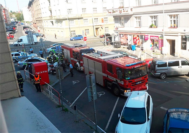 Отделение почты в Праге эвакуировали из-за «пищавшей» посылки