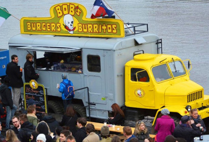 В субботу в Праге пройдет фестиваль уличной еды Food Truck Show