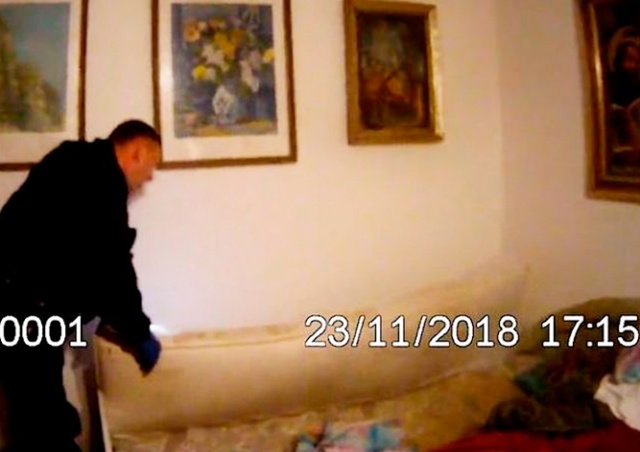 Житель Чехии застрял в собственной кровати. Помогла полиция