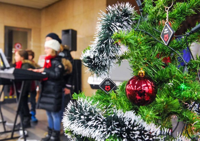В четверг в пражском метро зазвучат рождественские мелодии