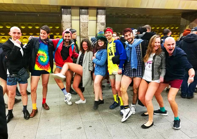 Десятки пражан прокатятся в метро без штанов