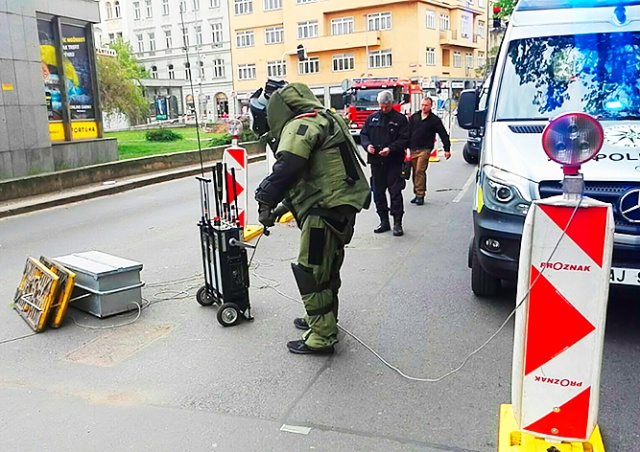 Площадь Jiřího z Poděbrad в Праге оцепили из-за подозрительного предмета