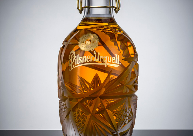 Уникальная бутылка Pilsner Urquell ушла с молотка за 333 тыс. крон