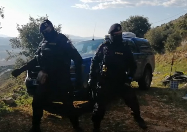 Чешская полиция ударила танцем по коронавирусу: видео