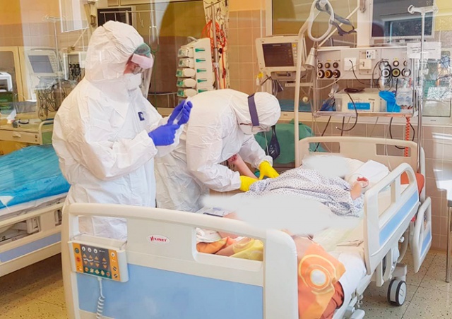 Число «тяжелых» пациентов с коронавирусом в Чехии обновило максимум