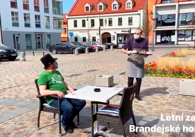 Как чешские рестораны будут работать в новых реалиях: шуточное видео