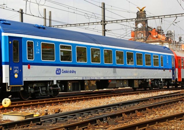 Кража кабеля нарушила движение поездов в Праге