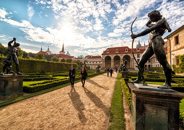 Симфонический оркестр Праги даст бесплатный концерт в Вальдштейнском саду