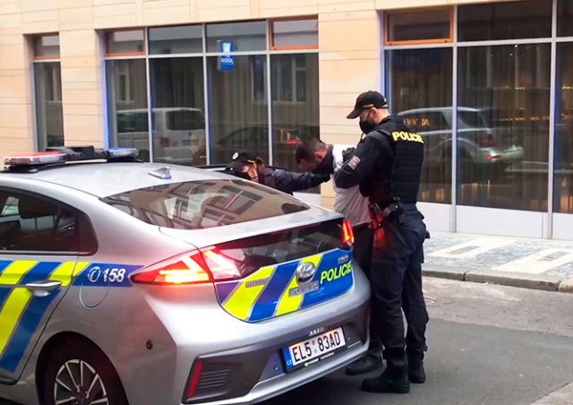 Иностранец ограбил банк в центре Праги