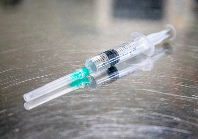 Парламент Чехии утвердил правила вакцинации от коронавируса