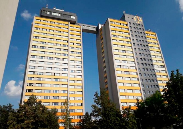 В Праге подросток выжил после падения с 19-го этажа