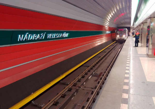 Поезда в пражском метро начнут ходить реже