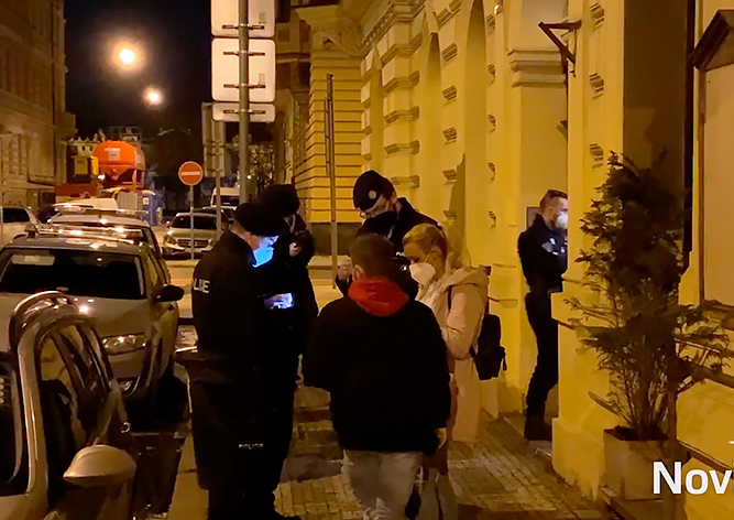 Полиция разогнала подпольную вечеринку в центре Праги