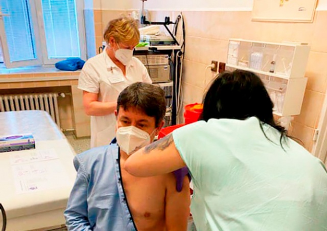 В Чехии стартует запись на вакцинацию для иностранцев с коммерческими страховками