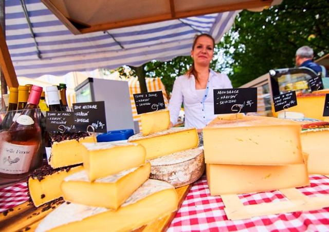 В центре Праги открылся французский продуктовый рынок