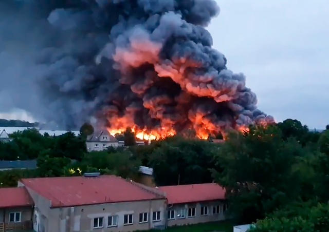 В пражском районе Летняны произошел крупный пожар: видео