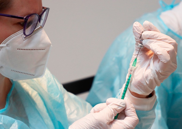 В Чехии коронавирусом после вакцинации заразились 4030 человек