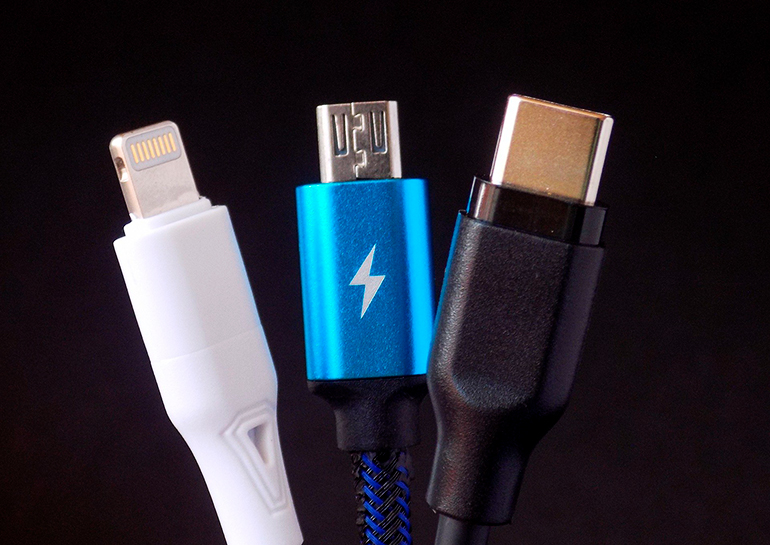 ЕС планирует ввести единую зарядку для смартфонов. Apple выступает против