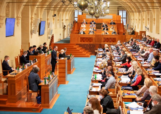 Сенат Чехии инициирует снятие президентских полномочий с Милоша Земана