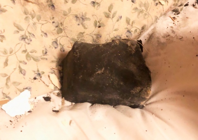 В постель спящей жительницы Канады приземлился метеорит