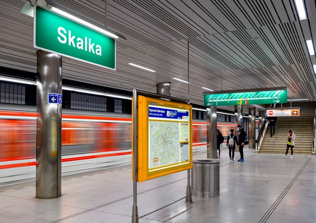 Почти готово: мобильным сигналом осталось покрыть 6 станций пражского метро