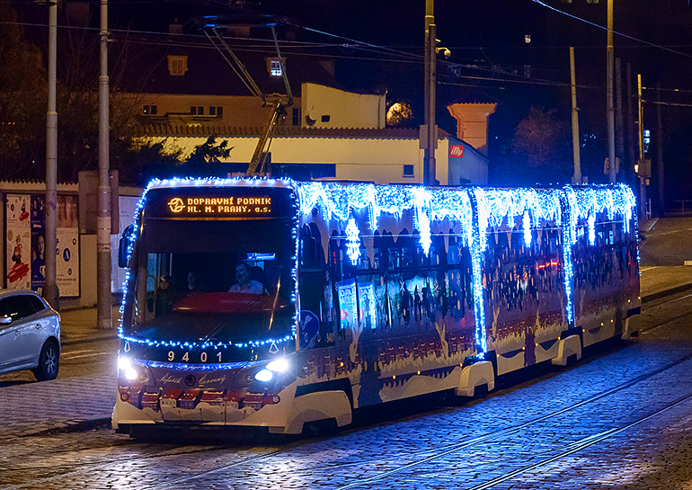Рождественские трамваи вышли на улицы Праги