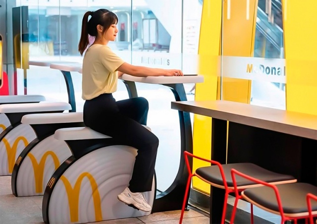 В китайском McDonaldʼs установили велотренажеры