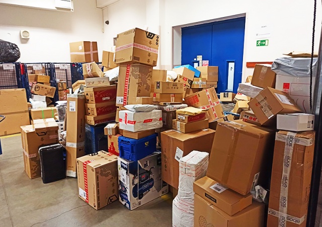 На складах «Чешской почты» скопились тысячи посылок из третьих стран