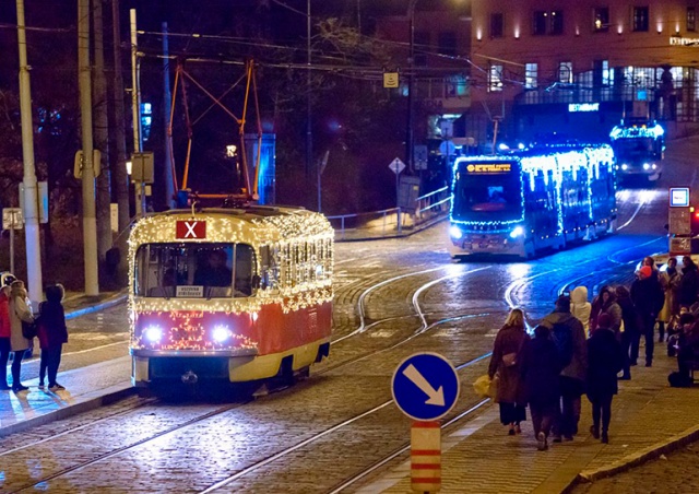 Где сейчас находятся рождественские трамваи Праги покажет онлайн-карта