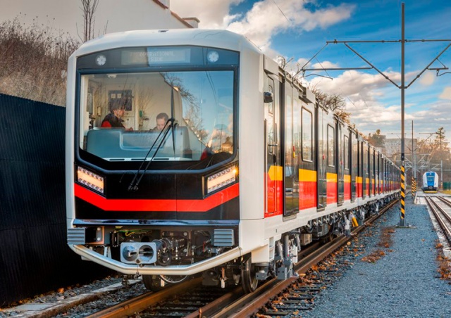 Škoda Transportation показала первый поезд для метро Варшавы