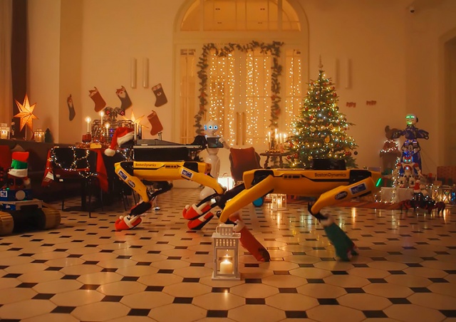 Факультет ČVUT выпустил рождественский ролик с роботами: видео