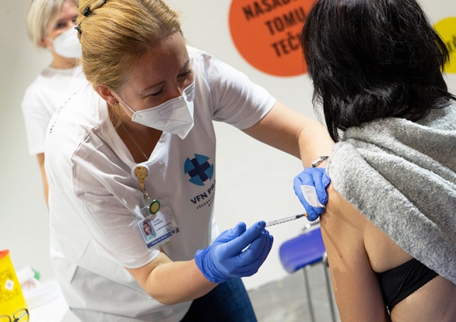 С 19 января в Чехии сократят срок ревакцинации от коронавируса