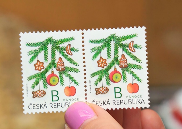 «Чешская почта» впервые выпустила марку с запахом Рождества