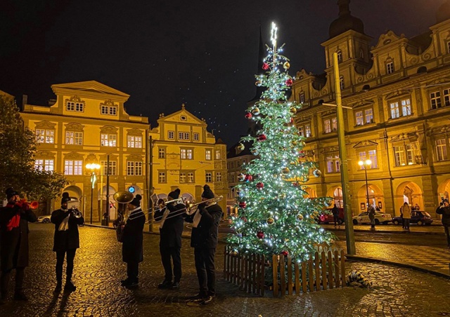 Прага опубликовала адреса всех городских рождественских елок