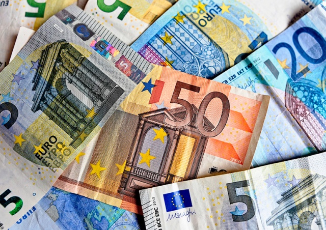Чешская крона укрепилась к евро до максимума за 10 лет
