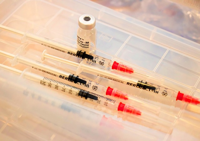 В Чехии сотрудницы медцентра продавали сертификаты вакцинации