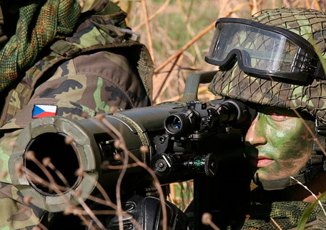 Чехия готова помочь Украине оружием