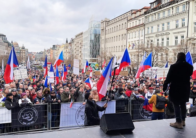 В центре Праги прошел массовый митинг против обязательной вакцинации
