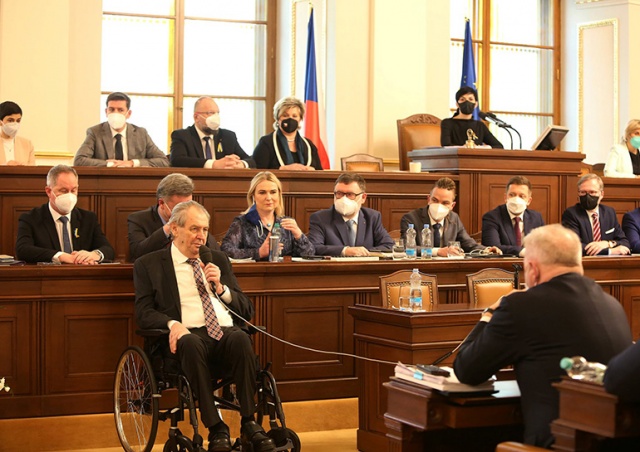Президент Чехии призвал повысить налоги